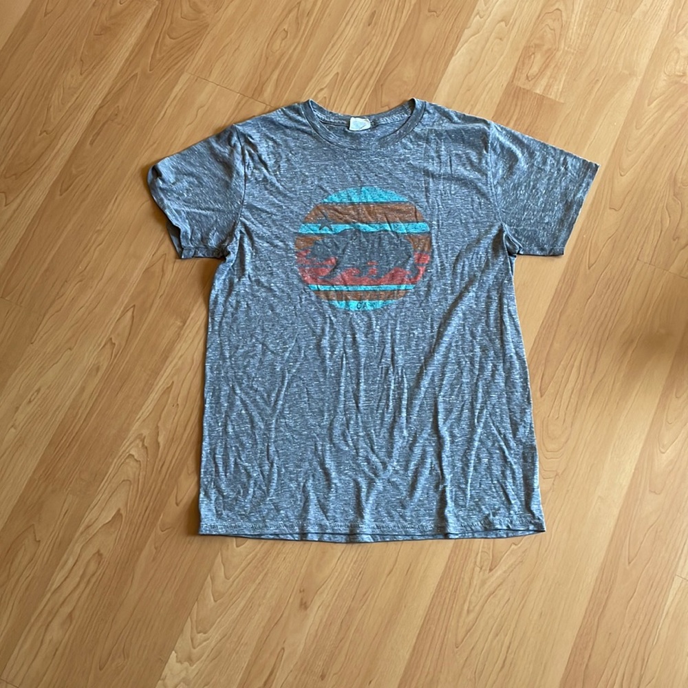 Mens California T-Shirt hardly worn.